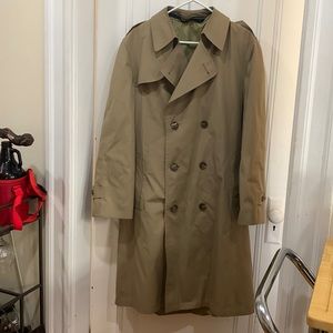 Overcoat beige vintage 42R poly/cotton automatic wash and wear